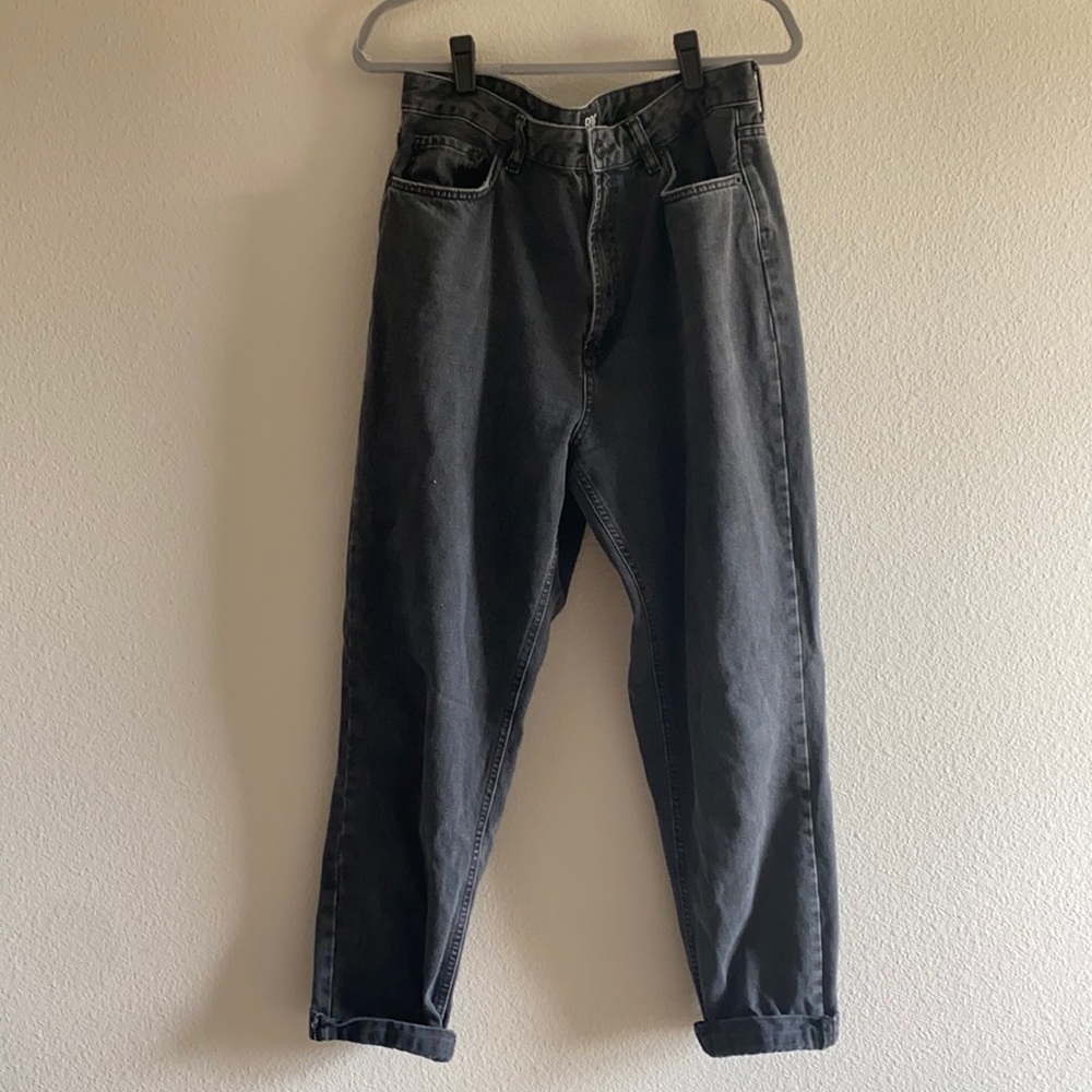 BDG MOM HIGH RISE BLACK DENIM JEANS
